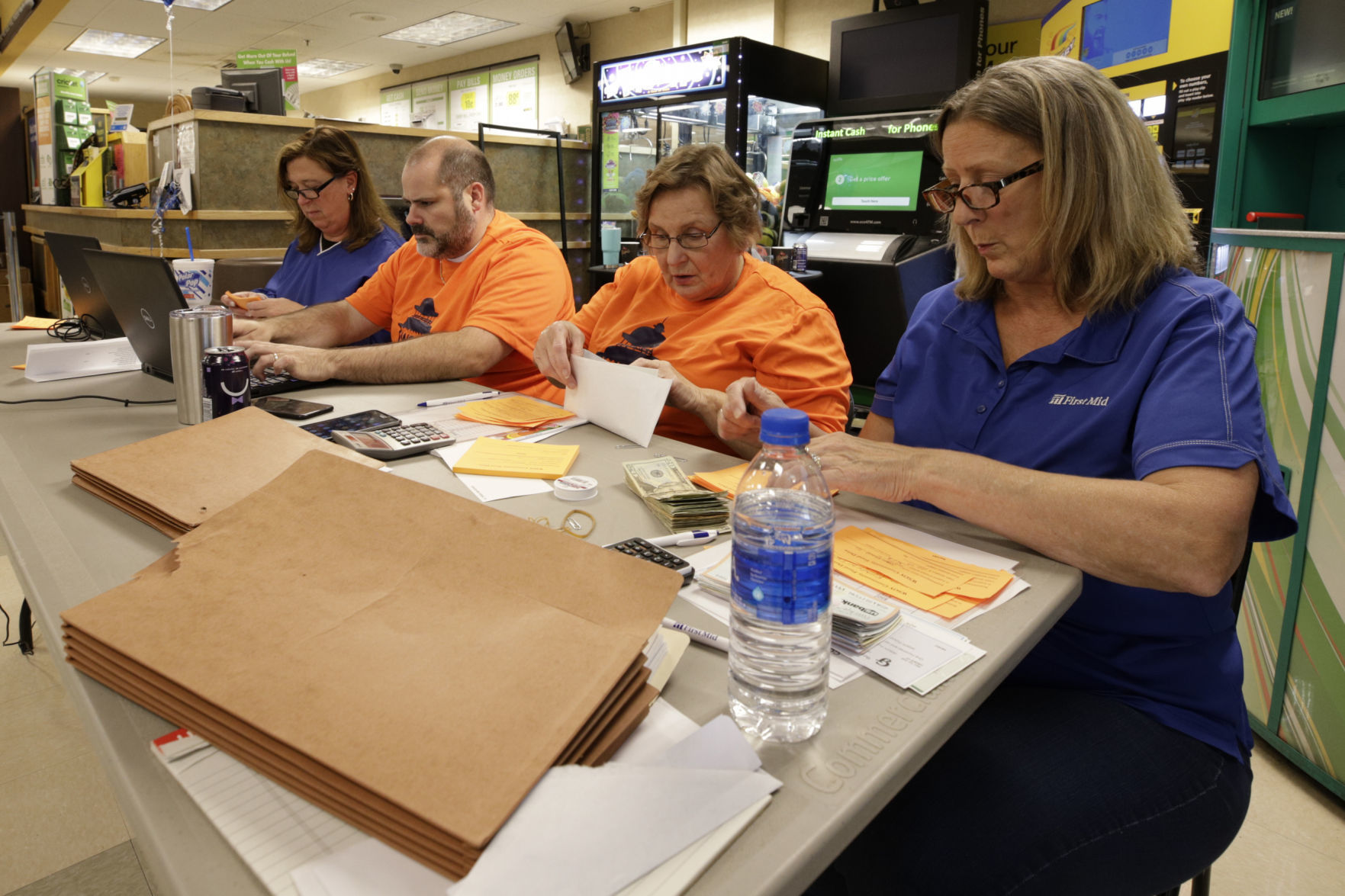 GALLERY_WSOY-Food-Drive-10-100519.JPG